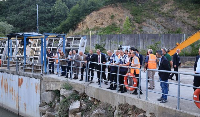 AK Gençlik'ten Maltepe Sahili'nde Deniz temizliği seferberliği