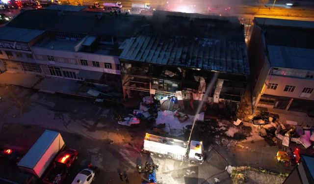 Konya'da mobilya fabrikasında yangın: 1 itfaiye eri şehit oldu