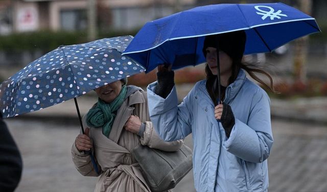 Meteoroloji'den sağanak uyarısı! İstanbul ve Ankara yağmura teslim!