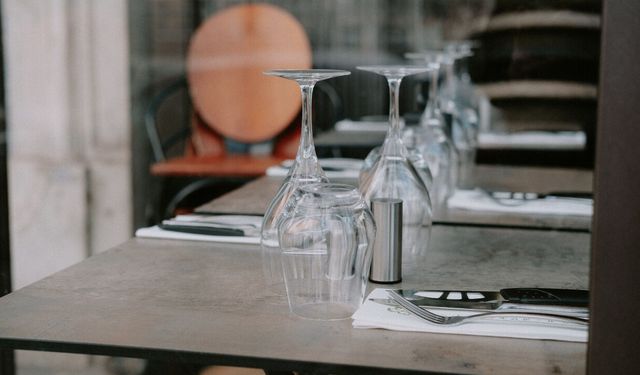 Restoranlarda yeni dönem! Tek kullanımlıklar geri çekiliyor