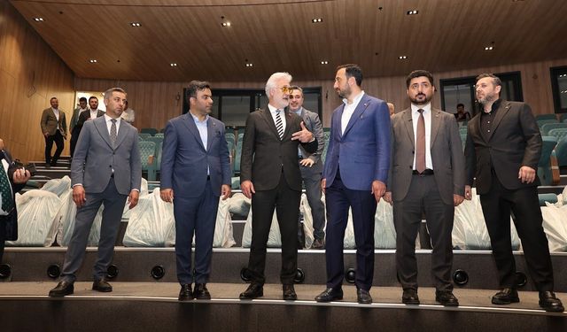 Tamer Karadağlı’dan Bağcılar’daki kültür yatırımına tam not