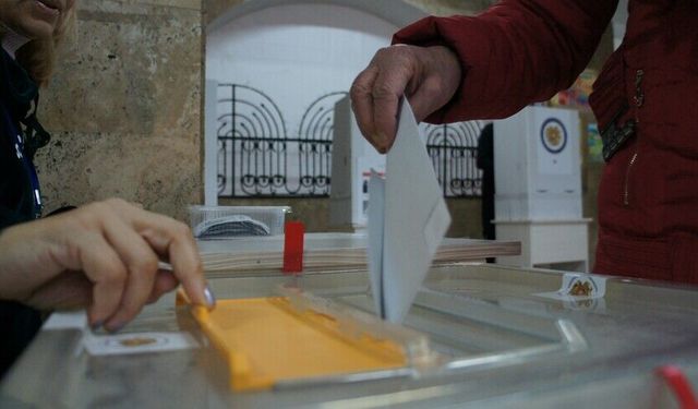 Ermenistan'da halk, parlamento seçimleri için sandık başında