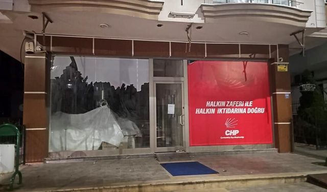 CHP Çerkezköy'de devir krizi: İlçe binası boşaltıldı, yeni yönetimden sert tepki