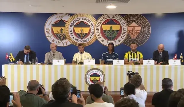 Fenerbahçe üç yıldızına da imzayı attırdı!