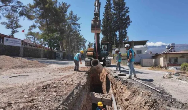 Kayıp kaçak oranı harekete geçirdi: Kırıkhan'ın içme suyu şebekesi yenileniyor
