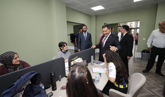 Yayladağı Halk Kütüphanesi'ne Vali Masatlı'dan ziyaret