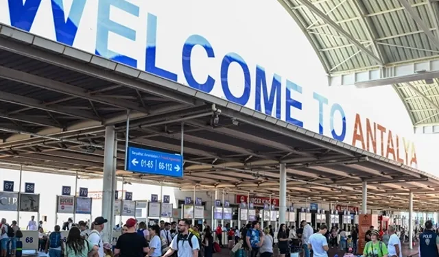 Ege ve Akdeniz''de turist rekoru! 27 milyon yolcu...