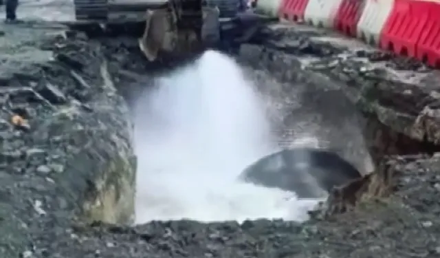 Fatih''te su borusu patladı: Bölgeye su verilemiyor