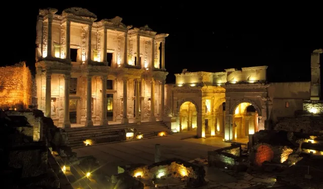 Galata Kulesi ile Side ve Efes ören yerlerinde gece müzeciliği 2 Kasım''a kadar uzatıldı
