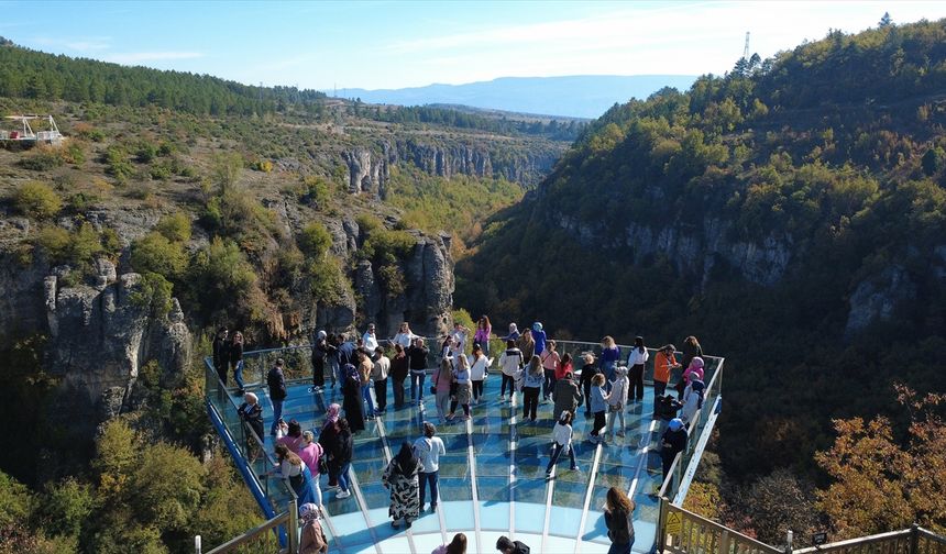 İncekaya Kanyonu’nda cam terasta sonbahar büyüsü
