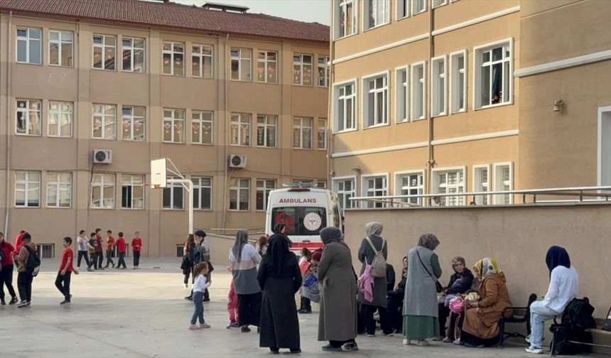 Yediği yemekten zehirlenene 24 öğrenci taburcu edildi