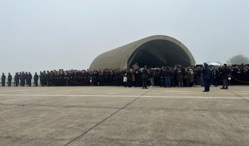 Şehitlerimizi taşıyan uçağa sis engeli! Pisti pas geçti