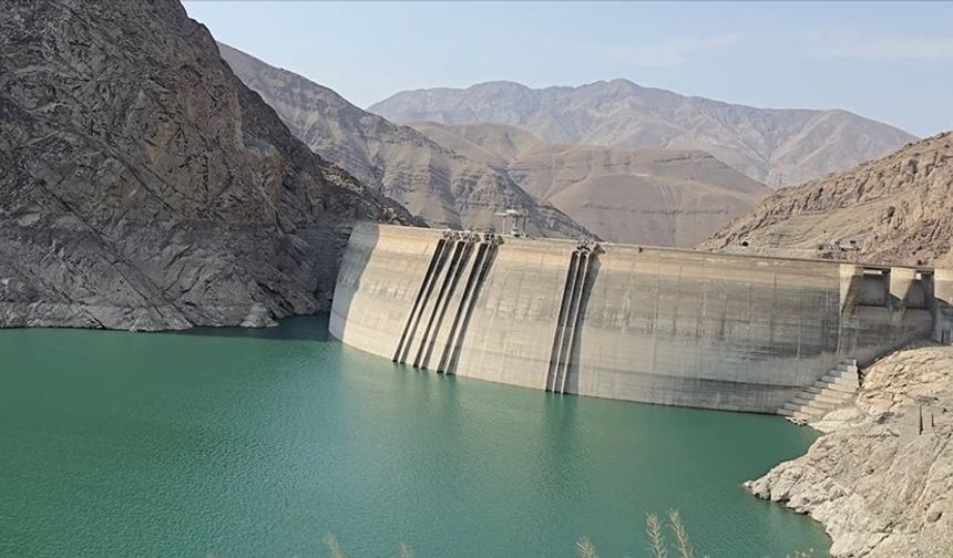 İran'da su krizi: Tahran'ı boşaltmak zorunda kalacağız