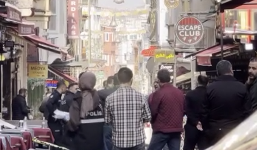 Beyoğlu'nda çıkan tartışmada 2 kişi birbirini silahla yaraladı