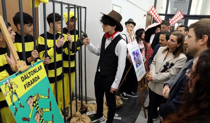 Öğrenciler roman kahramanlarına hayat verdi