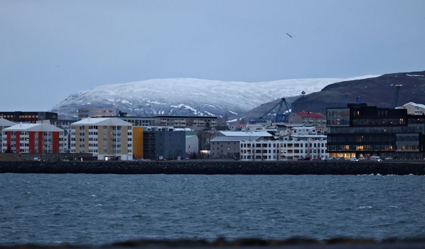 Renkli evleriyle ve doğasıyla büyülüyor