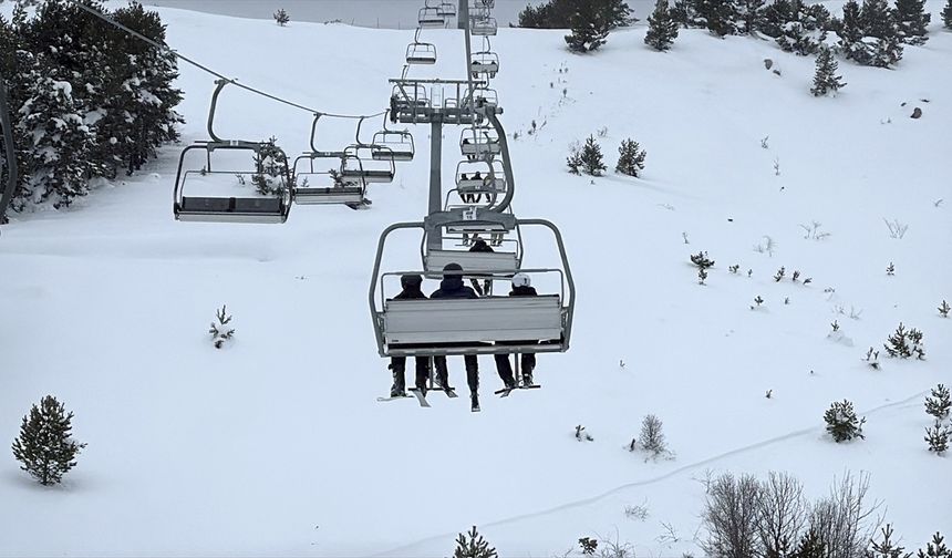 Karabük'teki Keltepe Kayak Merkezi'nde kayak sezonu başladı.