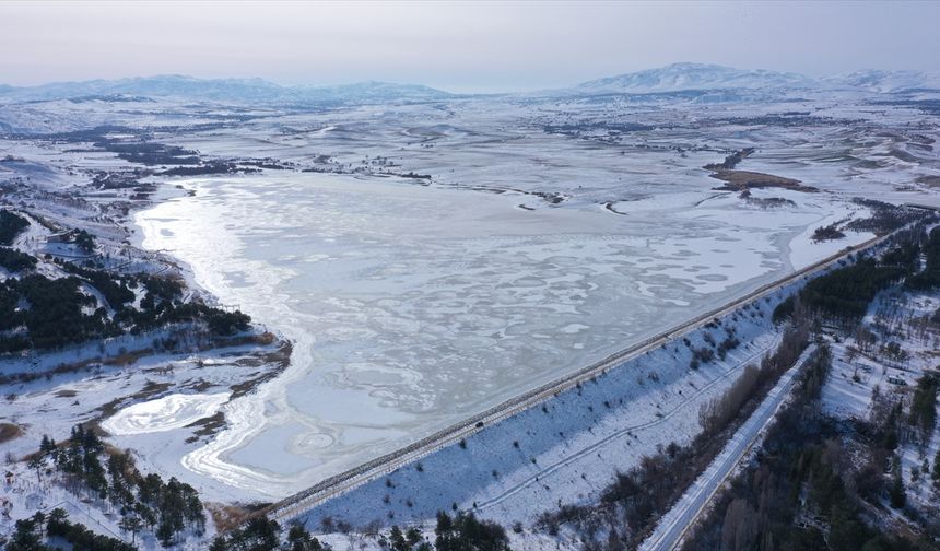 Elazığ'da Cip Barajı dondu