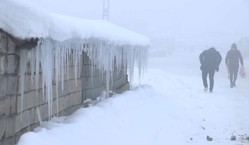 Ağrı buz kesti: Termometreler eksi 26 dereceyi gördü