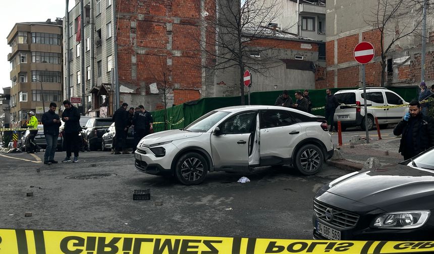 Kağıthane'de kanlı pusu: Otomobilin içinde taradılar
