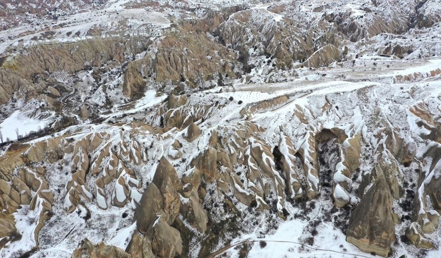 Peribacaları beyaz örtüyle kaplandı