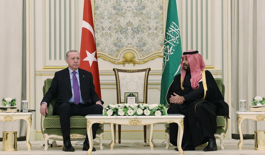 Cumhurbaşkanı Erdoğan Riyad'da: Prens Selman ile görüşme başladı