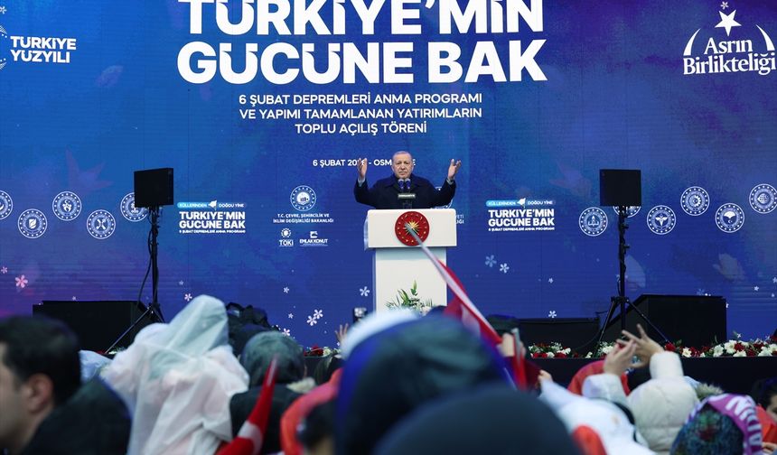 Muhalefeti sert sözlerle eleştirdi: Bitmez dedikleri evler bitti