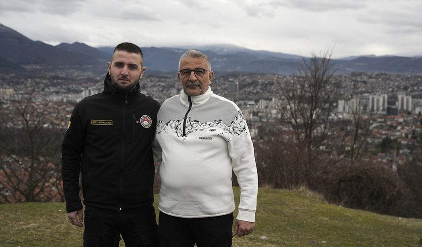 Depremzede, kendisini enkazdan kurtaran arama kurtarma ekipleriyle 3 yıl sonra buluştu