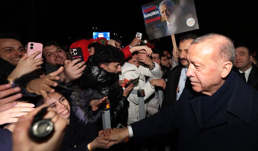 AK Partili gençlerden Cumhurbaşkanı Erdoğan'a doğum günü sürprizi