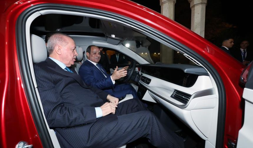 Cumhurbaşkanı Erdoğan’dan Mısır Cumhurbaşkanı es-Sisi’ye Togg hediyesi