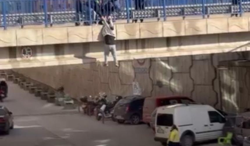 Köprüde can pazarı: Tutunamayınca yere düştü