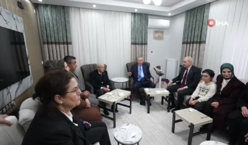 Cumhurbaşkanı Erdoğan depremzede aileyi ziyaret etti