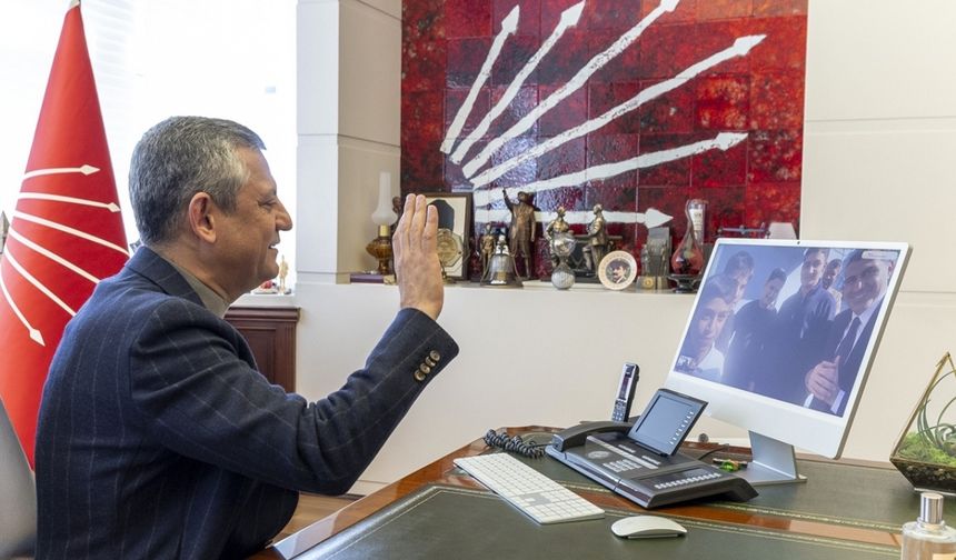 CHP lideri Özel'den Adanalı gençlere: "Hepinizle gurur duyduk"