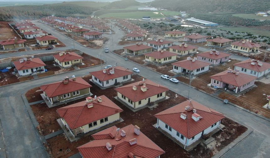 Depremzedeler yuvalarına kavuştu: Devlet bize ev değil villa yaptı