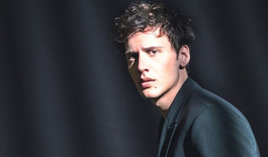 Şarkıcı Edis adli kontrolle serbest bırakıldı