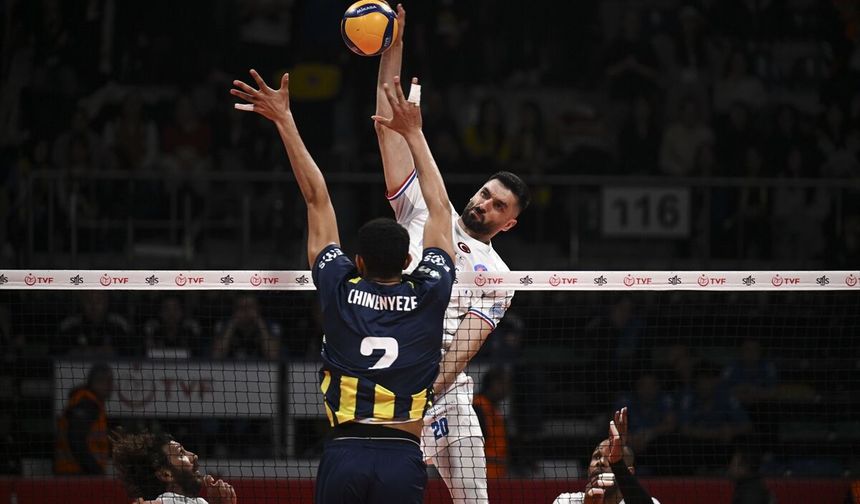 Halkbank, evinde Fenerbahçe Medicana’yı set vermeden geçti