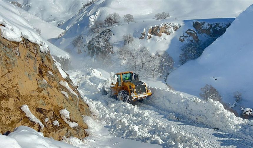 Ağrı'da köy okullarında eğitime bir gün ara