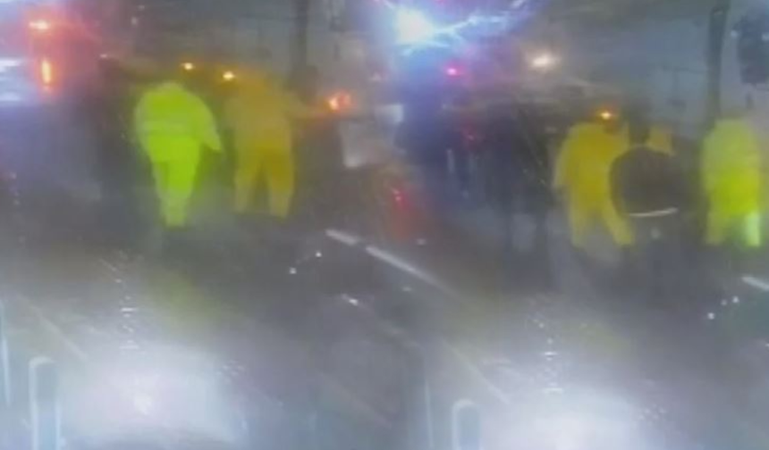 İzmir'de akılalmaz olay! Kargocu belediye çalışanının kulağını ısırarak kopardı