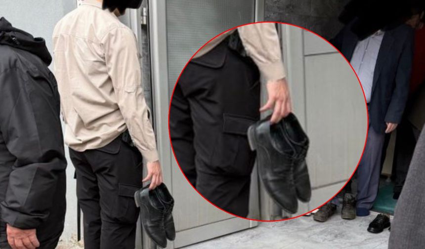 Tepki çeken görüntü! Koruması Kaymakam'ı böyle bekledi