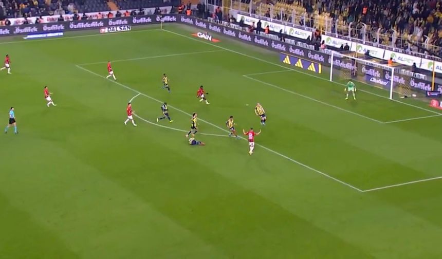 Oğulcan Ülgün'ün hareketi Kadıköy'de soğuk geceyi ısıttı