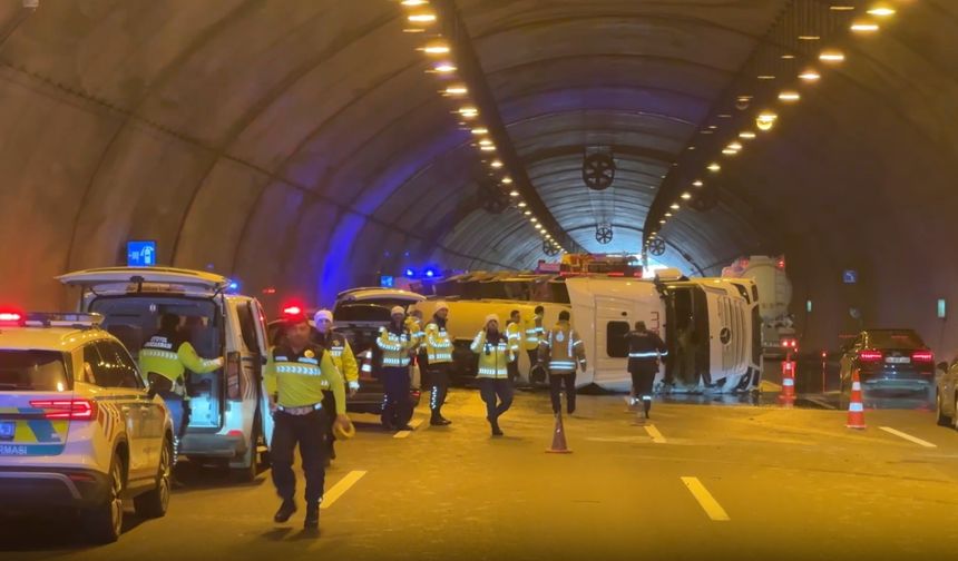 Tünelde korkutan kaza: 3 şerit kapatıldı