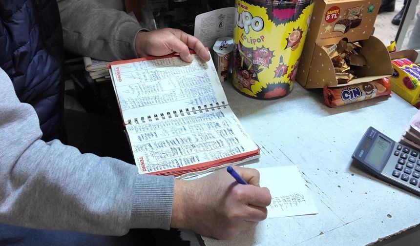 Hayırseverlerden anlamlı hareket! Üsküdar'da veresiye defterleri kapandı