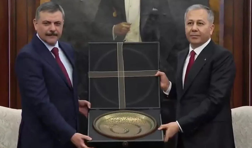 İçişleri Bakanlığı'nda devir teslim! Yerlikaya görevi dua ile devretti