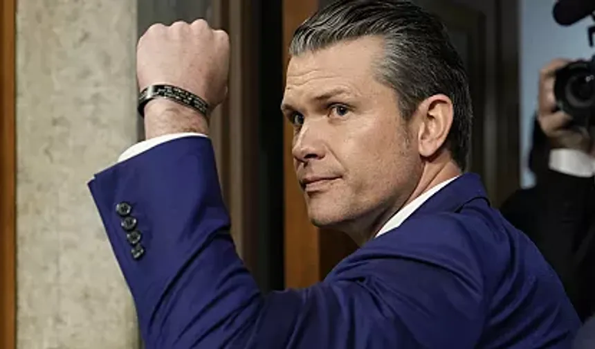 ABD’li Bakan Hegseth: İran liderinin muhtemelen yüzü tanınmaz hale geldi