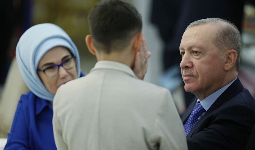 Cumhurbaşkanı Erdoğan, devlet himayesindeki çocuklarla iftarda bir araya geldi