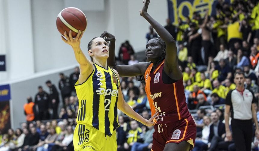 Şampiyonluk yolunda Fenerbahçe Opet derbide rakibini devirdi!