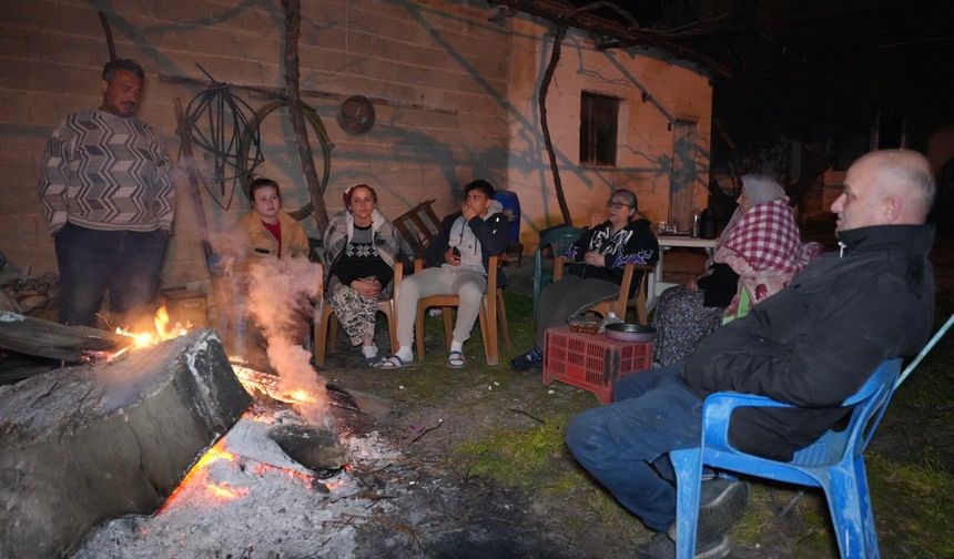 Denizli beşik gibi: 5.1'lik deprem geceyi sokakta geçirtti!