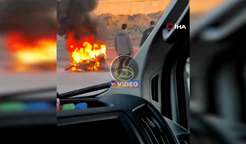 Seyir halindeki motosiklet alev topuna döndü | VİDEO