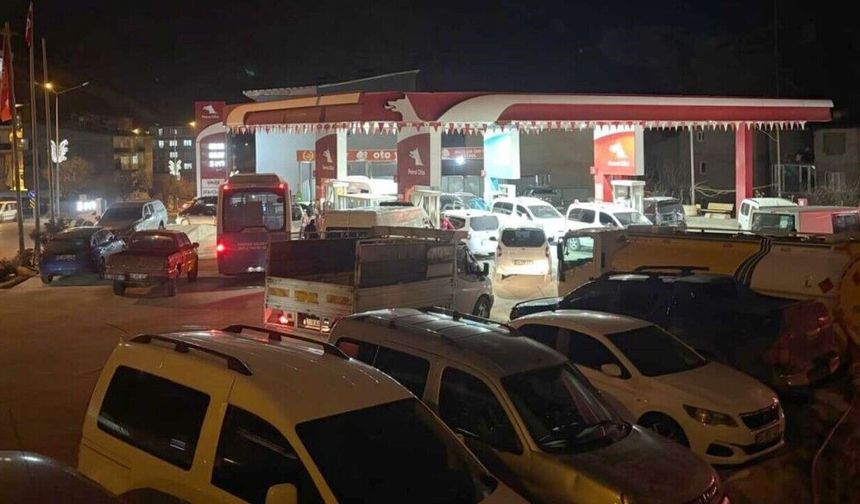 Zam beklentisi akaryakıt istasyonlarında kuyruğa neden oldu