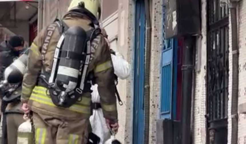 Bağcılar'da gaz zehirlenmesi paniği: 8 kişi gazdan zehirlendi, itfaiye ve UMKE alarma geçti!